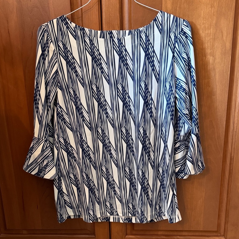 Elegant Navy and White Patterned Blouse Flared 3/4 Sleeves